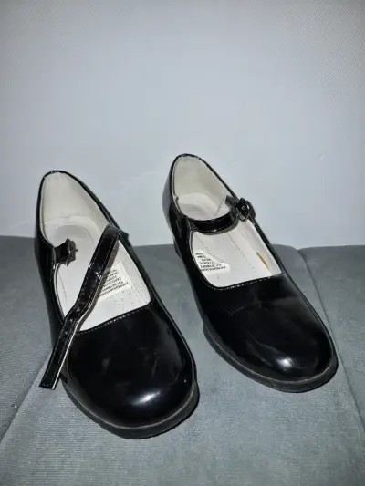 Zapatos negros de charol para niña - miniatura 1