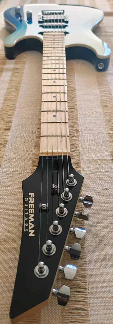 Guitarra eléctrica Freeman azul degradado - 4