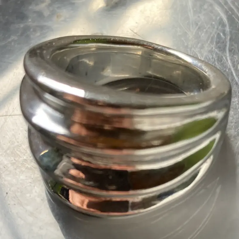 Anillo chunky de plata con diseño ondulado - 4