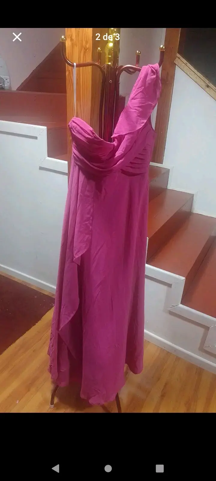 Vestido largo fucsia con encaje elegante - 1