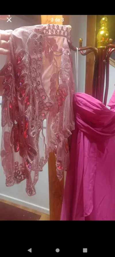 Vestido largo fucsia con encaje elegante - miniatura 2