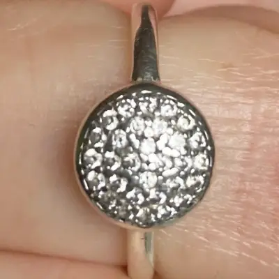 Anillo de plata con incrustaciones brillantes - miniatura 1