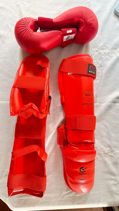Set de protección de karate rojo Wacoku - miniatura 1