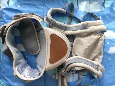 Mochila portabebé ergonómica beige Bebesit - miniatura 2