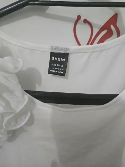 Vestido blanco con detalles florales Shein - miniatura 3