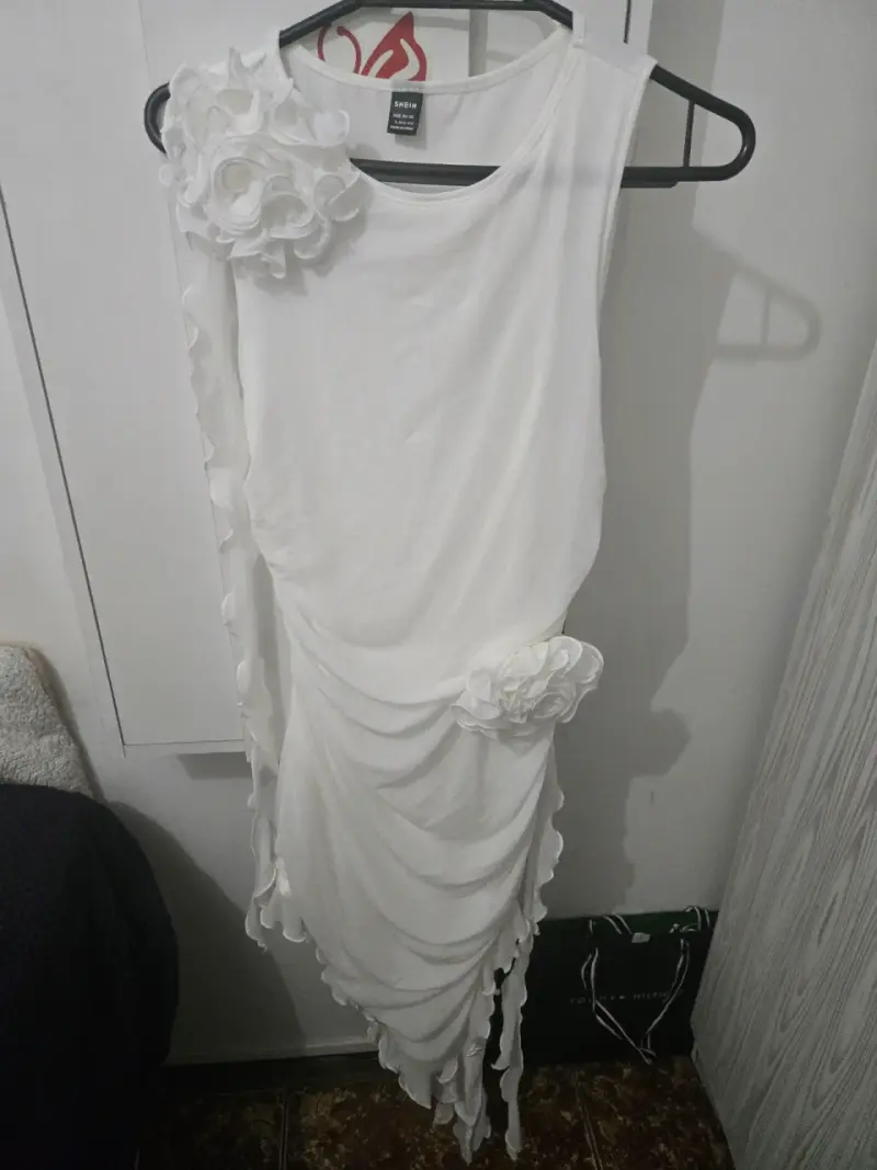 Vestido blanco con detalles florales Shein - 4