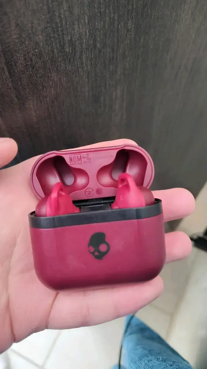 Audífonos inalámbricos Skullcandy rojos con estuche - 2
