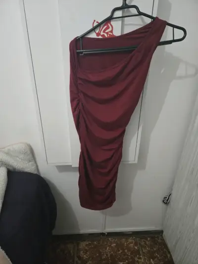 Vestido rojo un hombro Shein elegante - miniatura 3