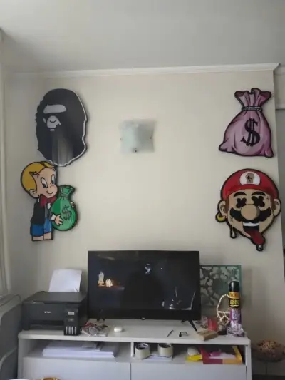 Decoración de pared con personajes animados - miniatura 1