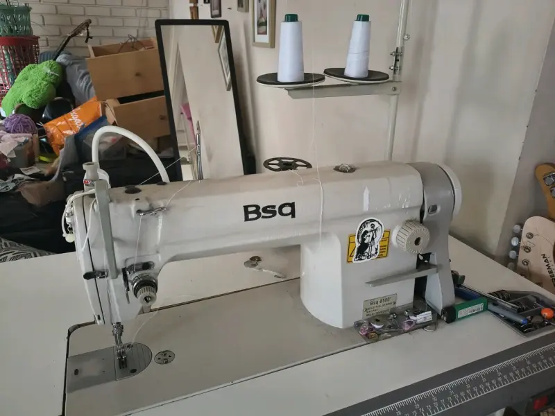 Máquina de Coser Industrial BSQ con Mesa - 4