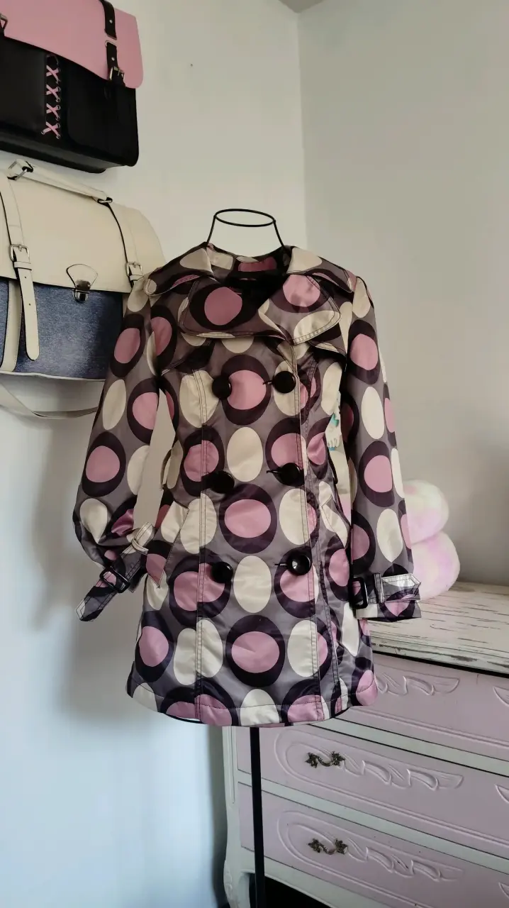 Abrigo de mujer con diseño de círculos