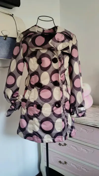 Abrigo de mujer con diseño de círculos - miniatura 4