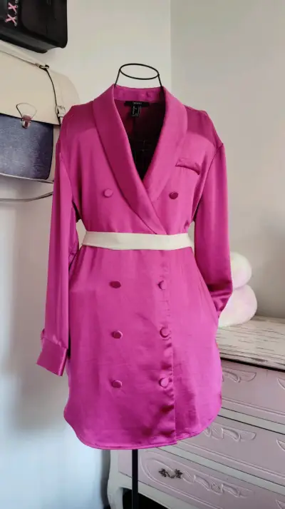 Vestido blazer fucsia elegante - miniatura 4