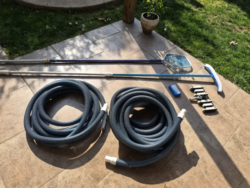 Kit de limpieza para piscina con mangueras y accesorios
