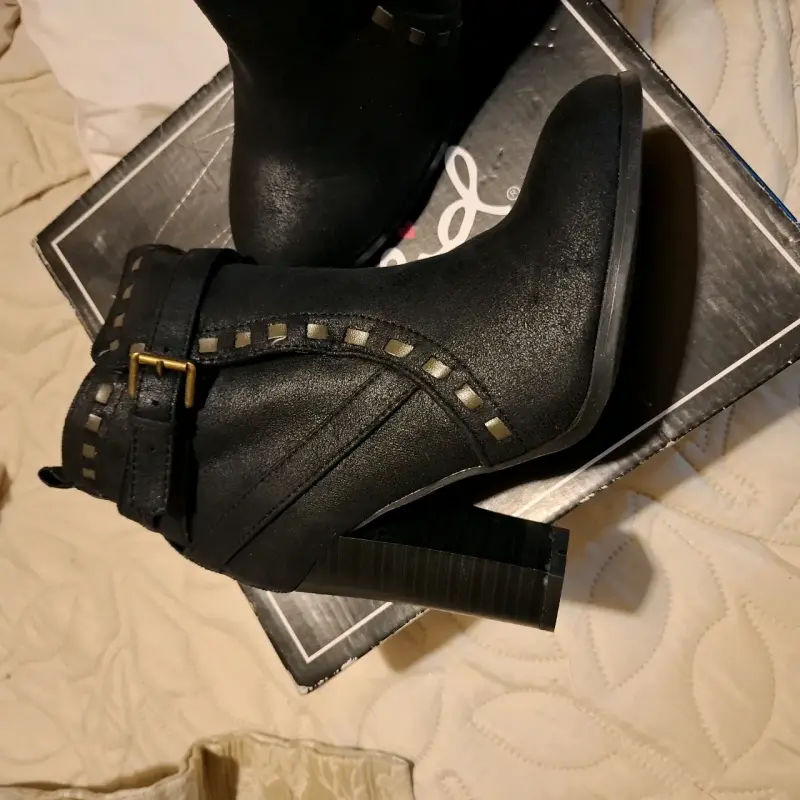 Botines negro con tacón alto