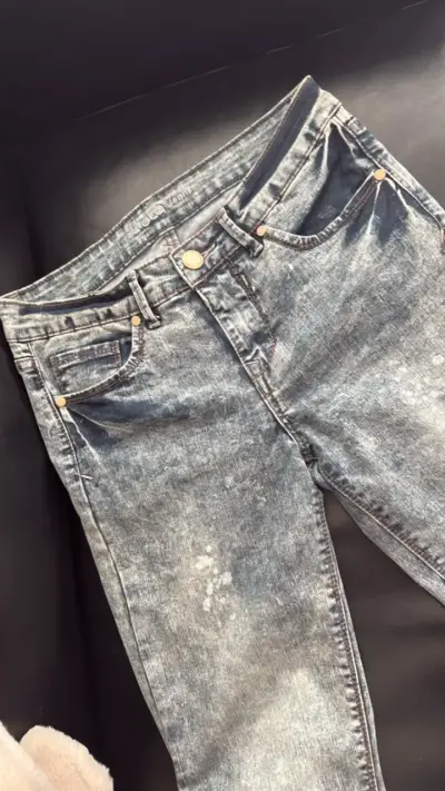 Jeans de mezclilla  desgastados - miniatura 3