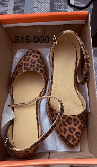 Zapatos de tacón bajo con estampado animal print - miniatura 1