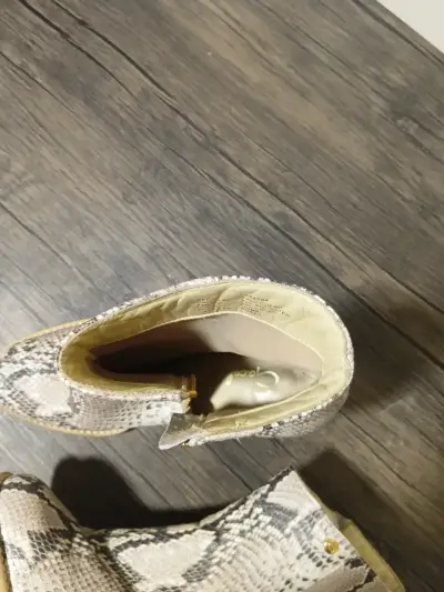 Botines de tacón con estampado de serpiente - miniatura 2