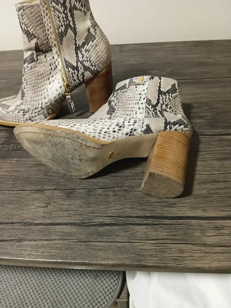Botines de tacón con estampado de serpiente - 3