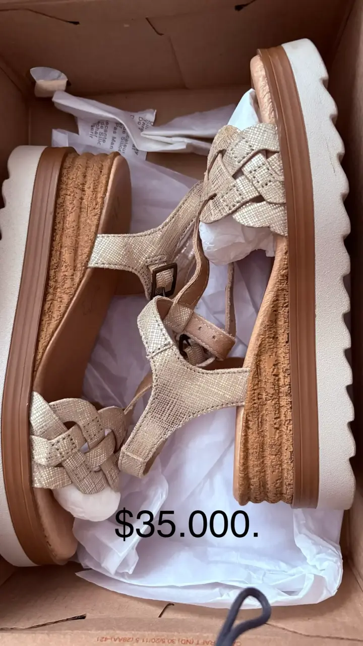 Sandalias Flexi doradas con plataforma