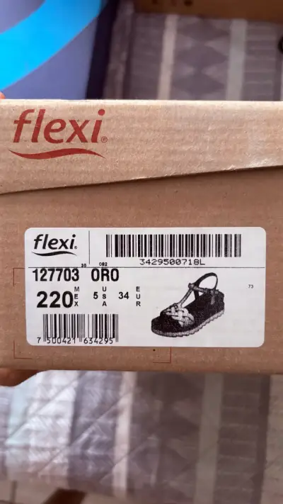 Sandalias Flexi doradas con plataforma - miniatura 4