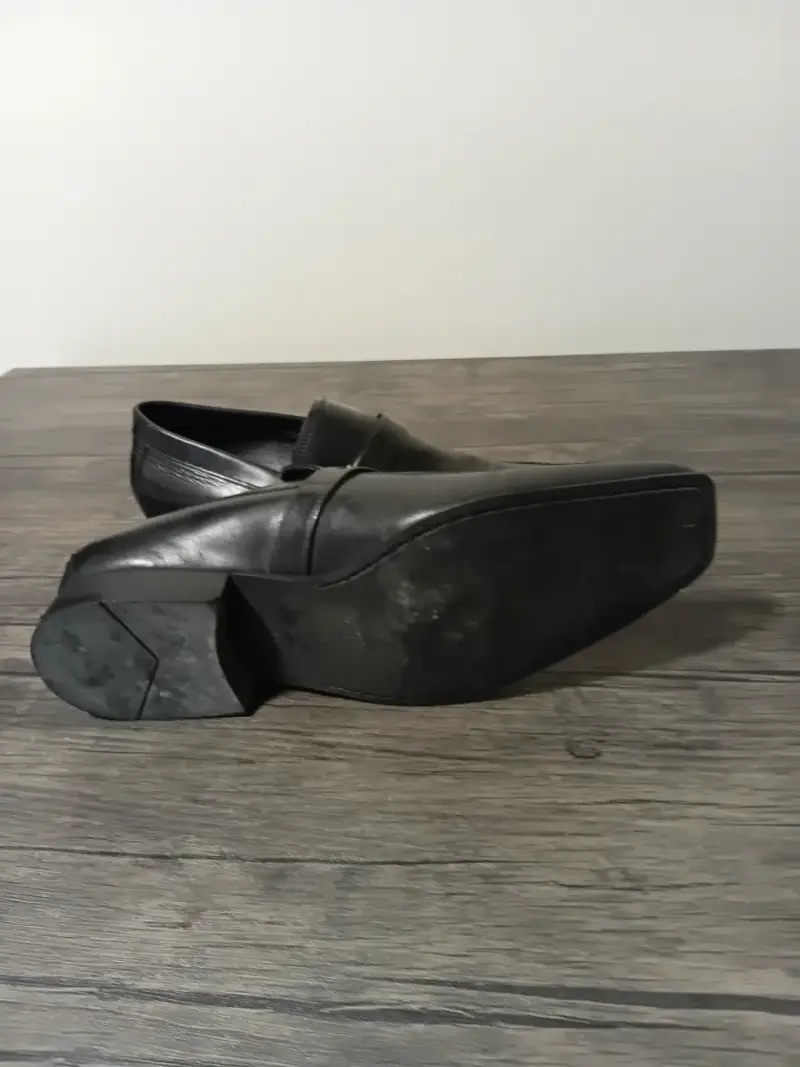 Zapatos de vestir negros para hombre en buen estado - 2