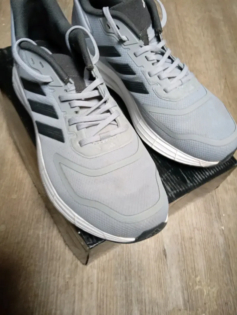 Zapatillas deportivas grises Adidas para hombre - 1