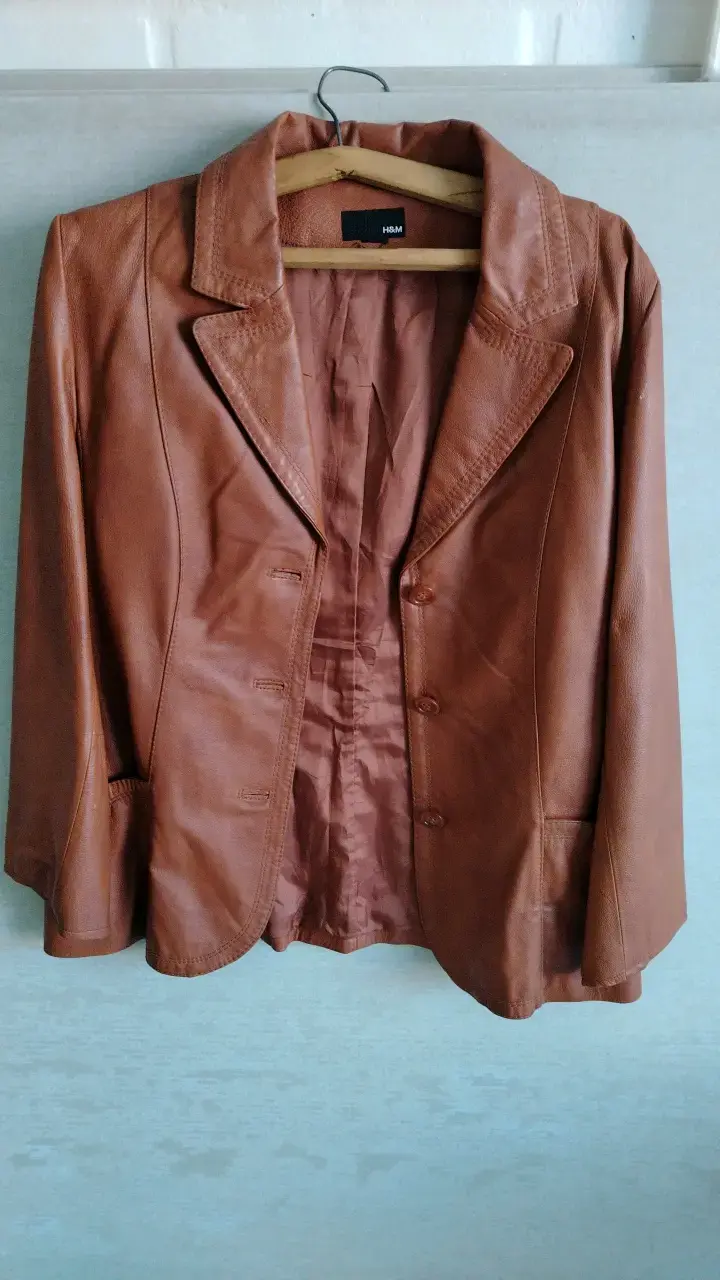Blazer de cuero marrón H&M para mujer