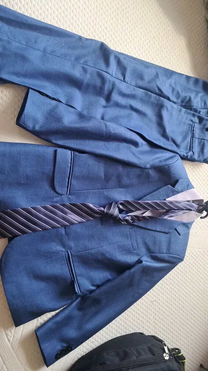 Traje azul para niño talla 6 con corbata - 1