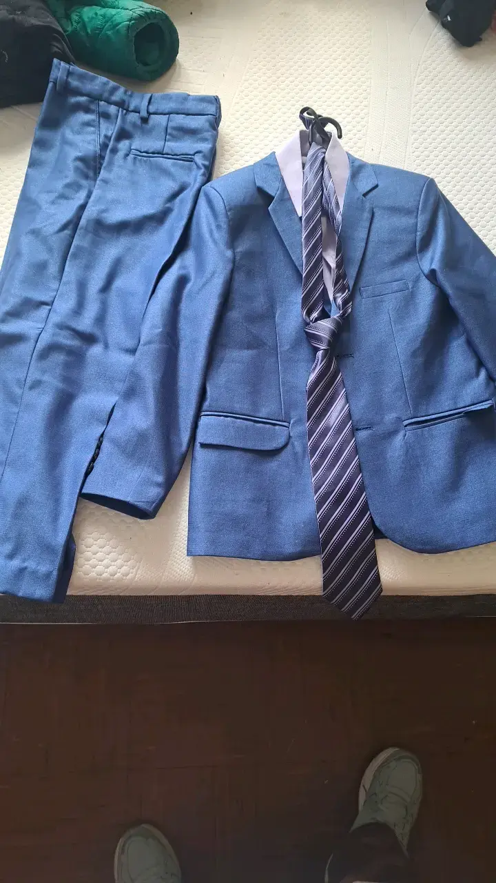 Traje azul para niño talla 6 con corbata - 2