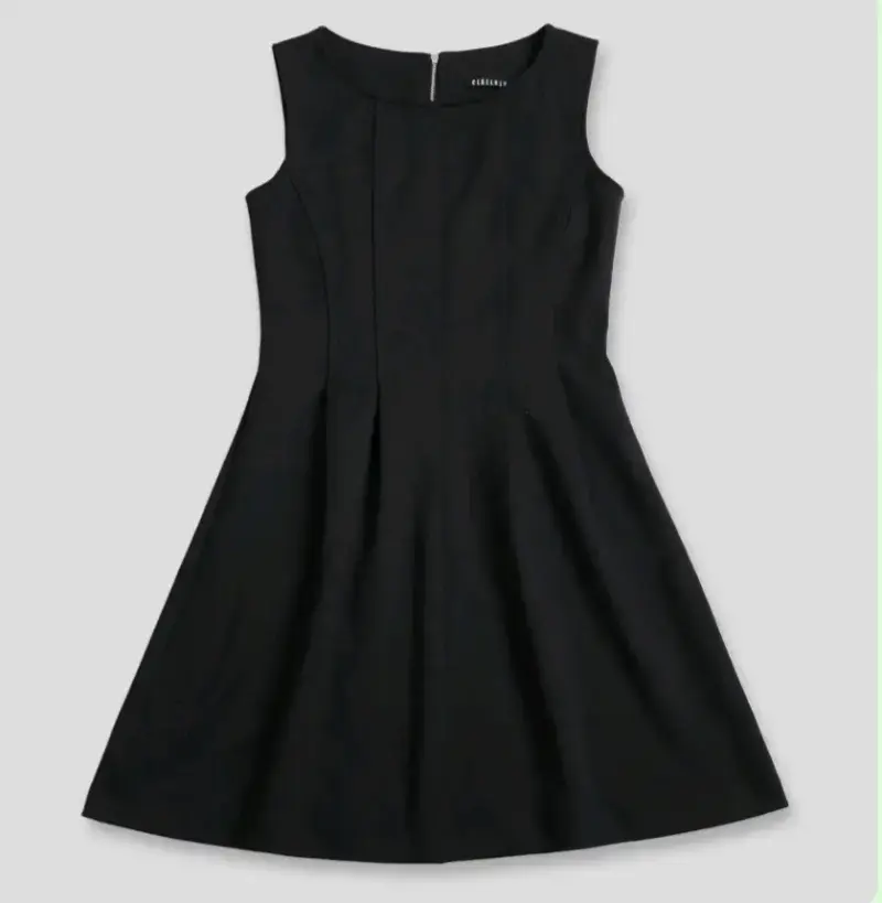 Vestido negro sin mangas elegante