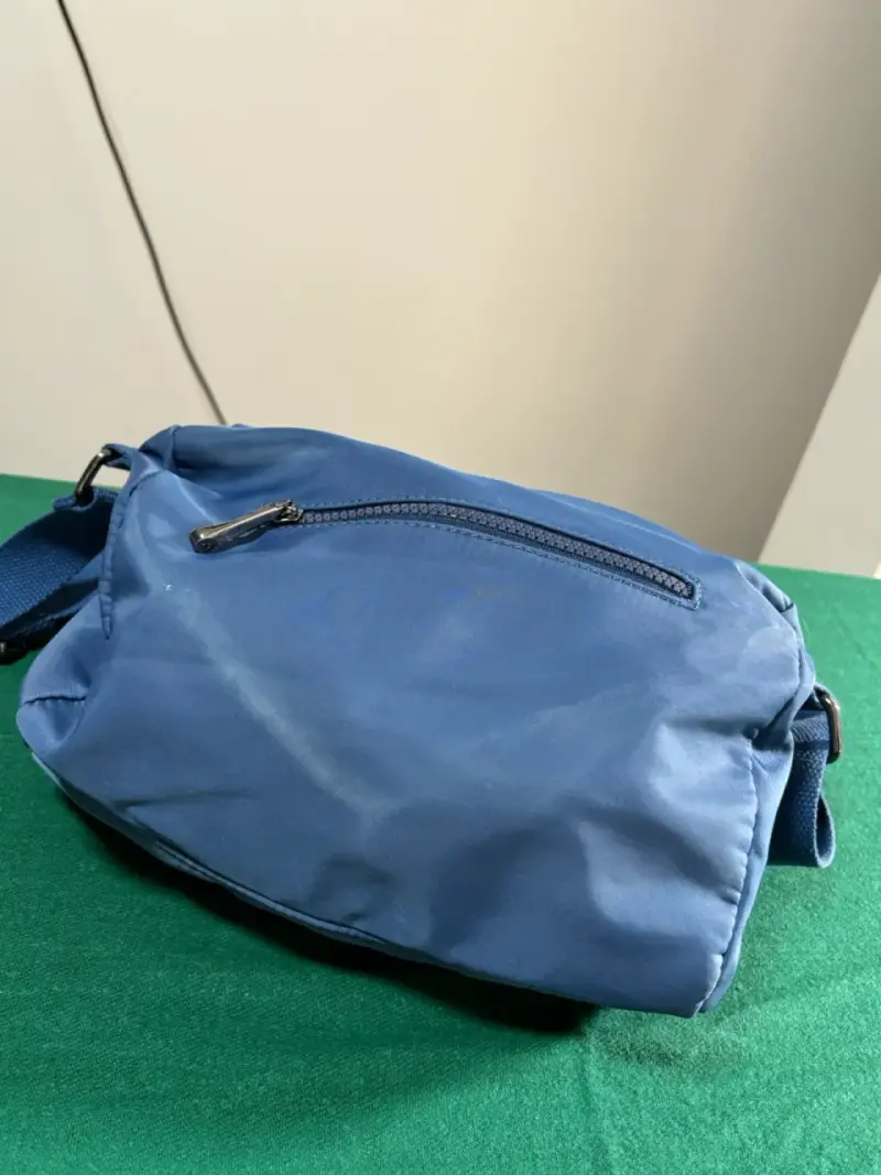Bolso bandolera azul Traviesa con cierre - 2