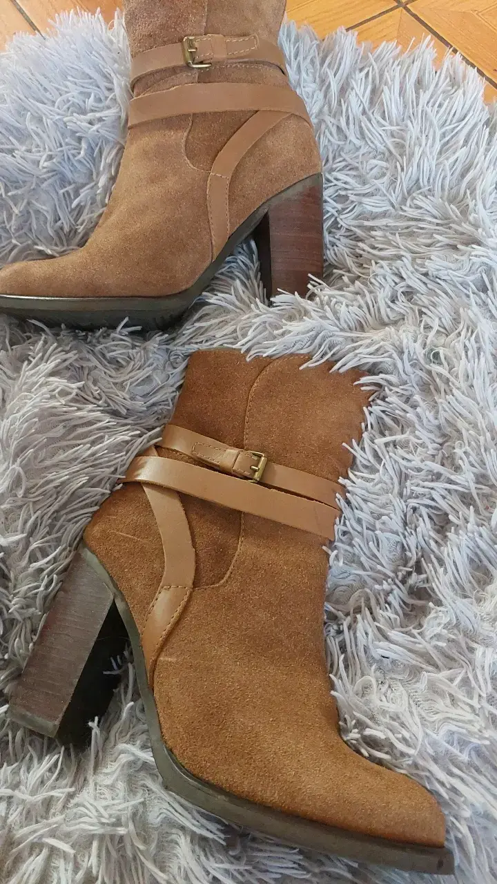 Botines de cuero gamuza marrón con tacón alto - 2