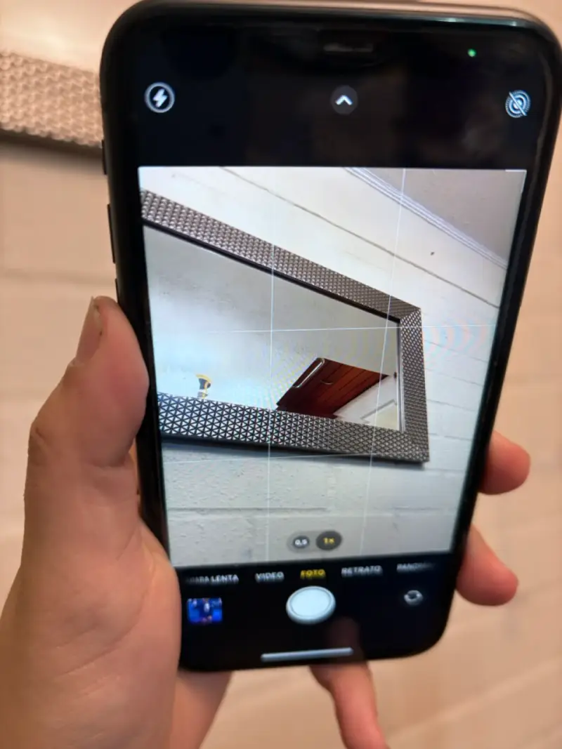 iPhone 11 en buen estado con cámara dual - 3
