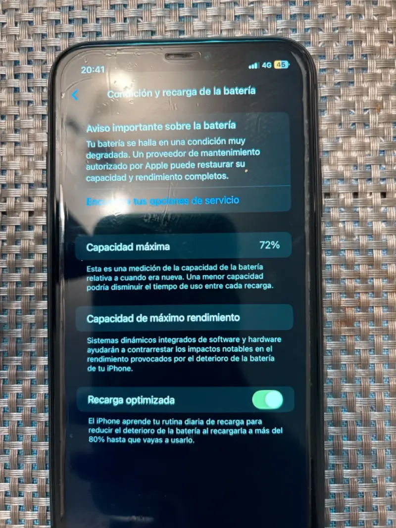 iPhone 11 en buen estado con cámara dual - 5