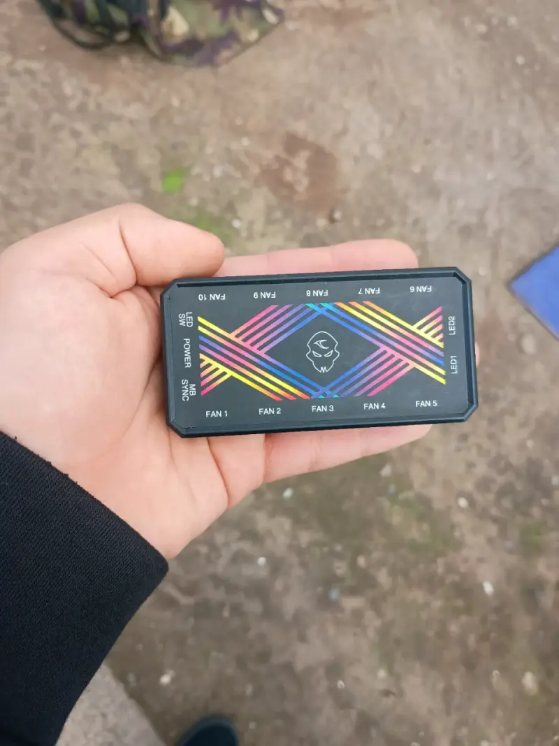 Controlador de Ventiladores RGB para PC - 1
