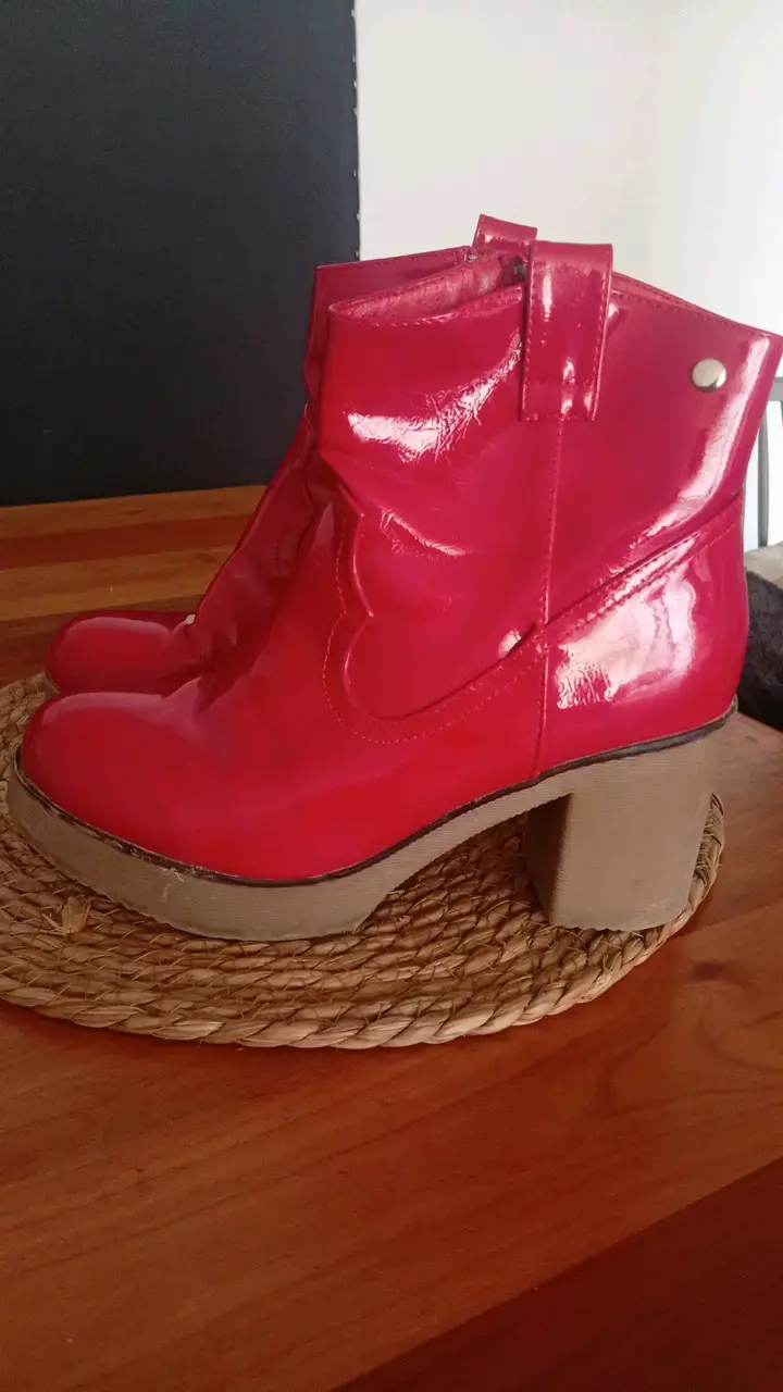 Botines rojos de charol con tacón grueso - 1
