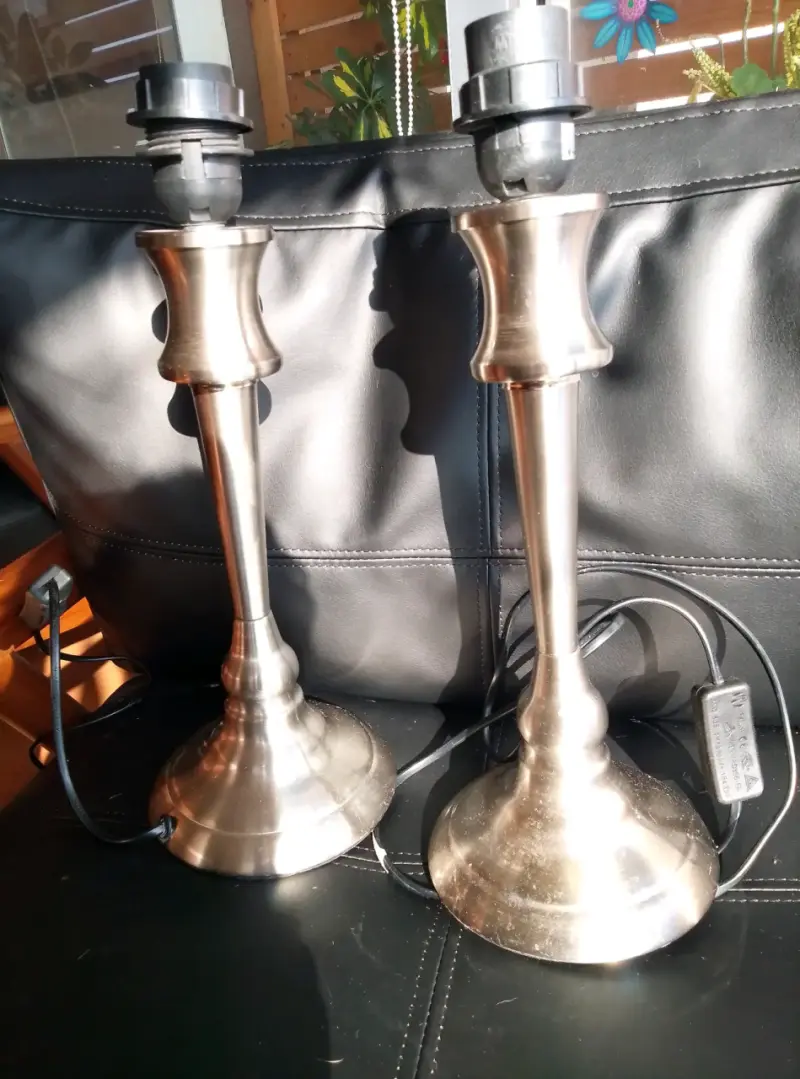 Par de bases para lámparas de mesa metálicas - 2