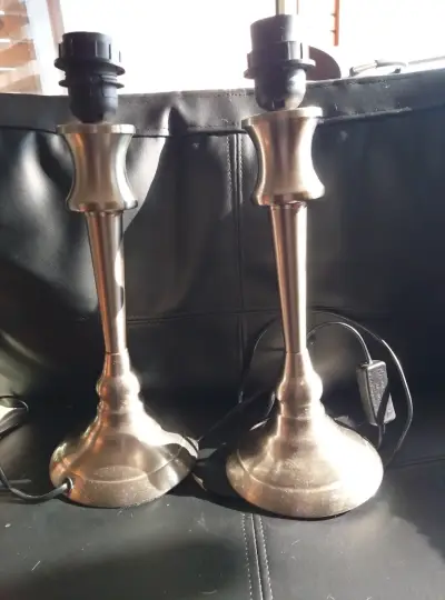 Par de bases para lámparas de mesa metálicas - miniatura 4