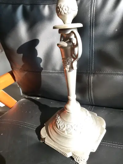 Candelabro de metal decorativo vintage - miniatura 1