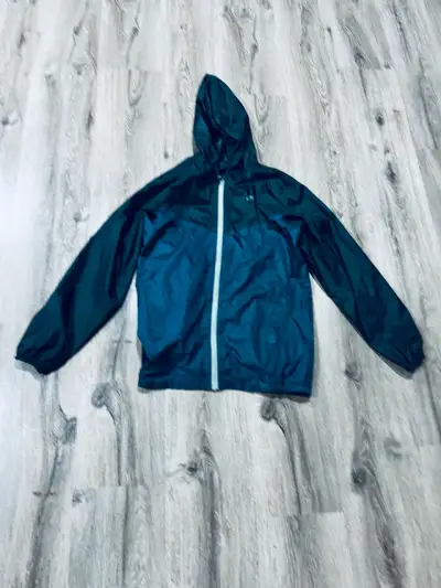 Chaqueta impermeable con capucha azul - miniatura 1
