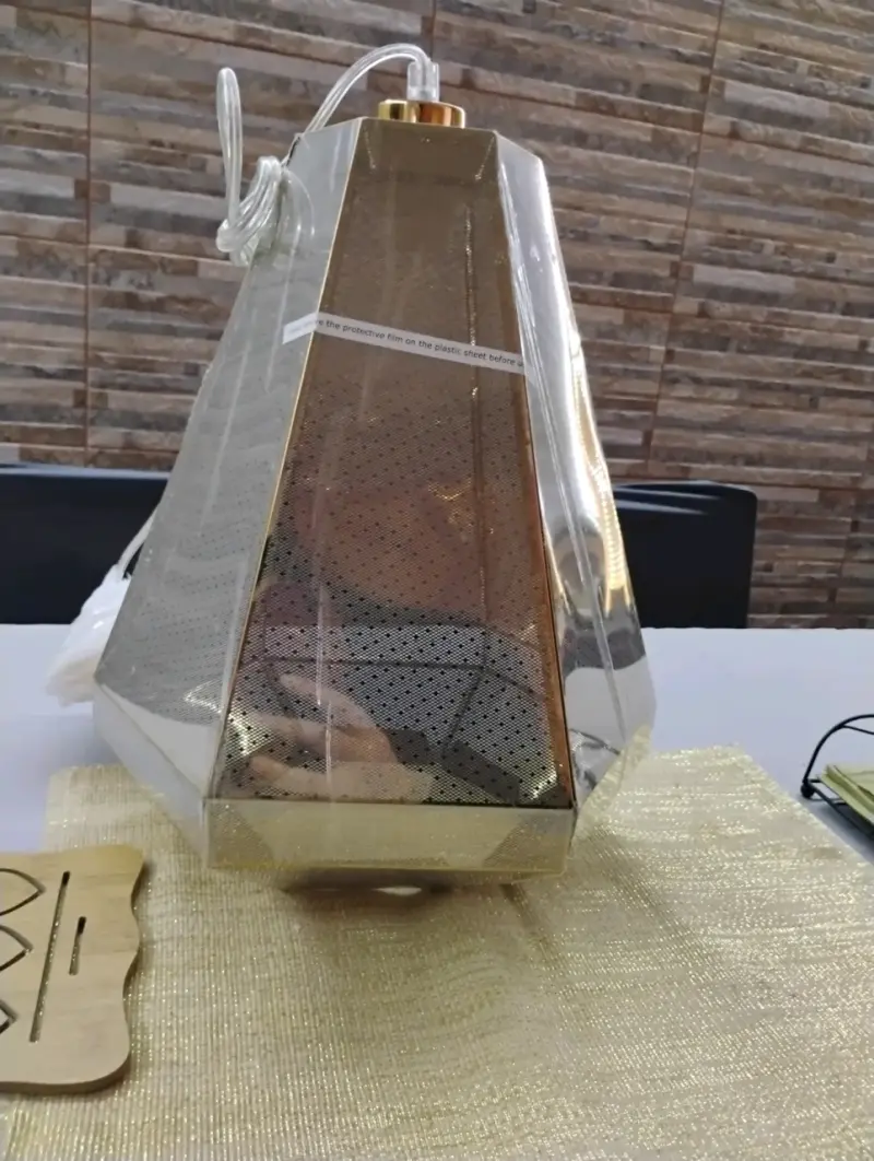 Lámpara colgante contemporánea Abitare dorada - 2