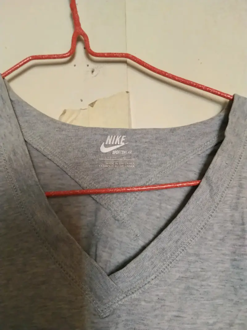 Polera Nike Sportswear gris para hombre - 1