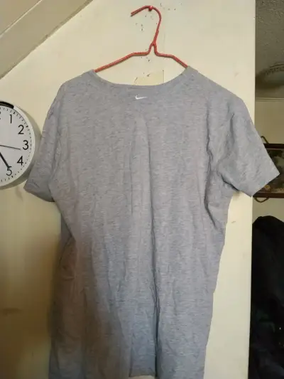 Polera Nike Sportswear gris para hombre - miniatura 3