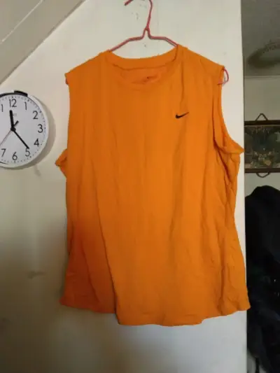 Polera sin mangas Nike naranja para hombre - miniatura 2