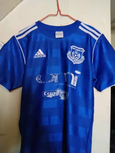 Camiseta deportiva azul Adidas con logo - miniatura 1