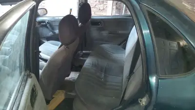 Auto Chevrolet Corsa usado en buen estado - miniatura 6