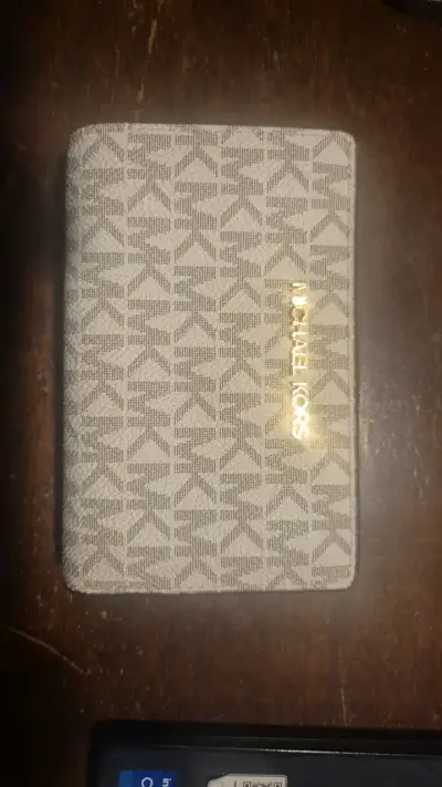 Billetera Michael Kors beige con logo - miniatura 1