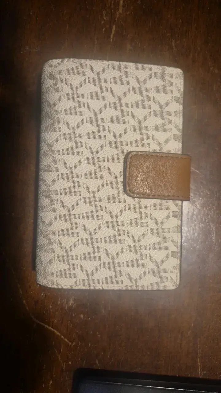 Billetera Michael Kors beige con logo - 2
