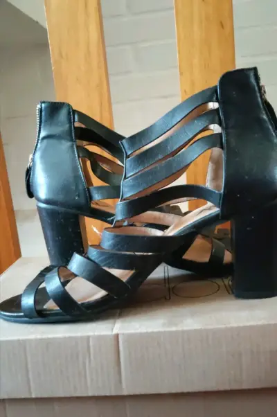Sandalias Gladiador de tacón alto negras - miniatura 1